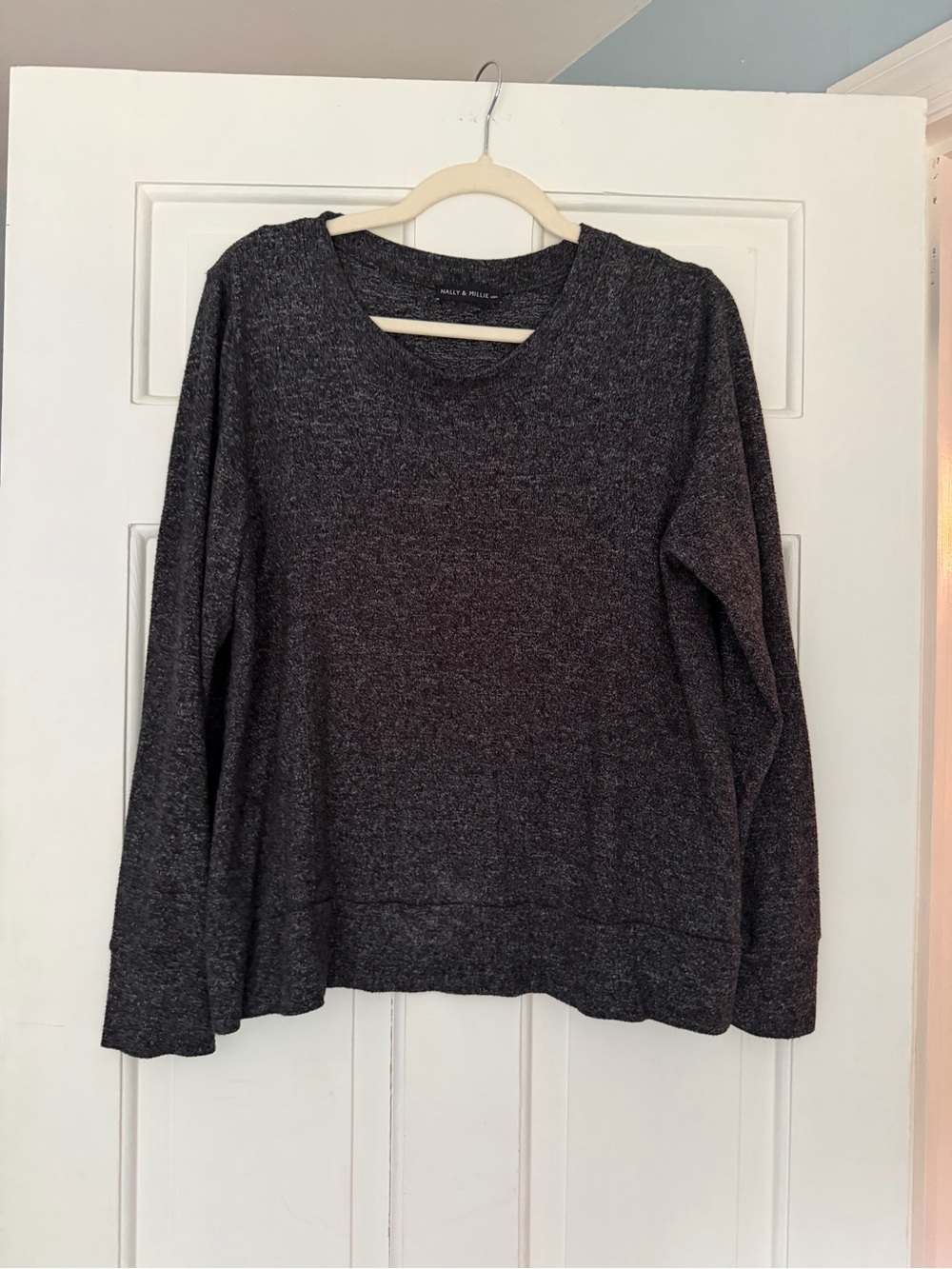 NALLY & MILLIE Women’s Solid Gray Knit Crewneck Long Sleeve Pullover S/M